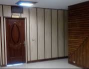 کنار دیوار