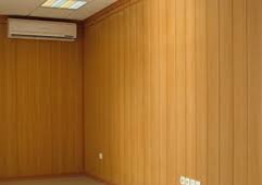 کنار دیوار