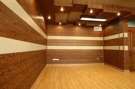 کنار دیوار